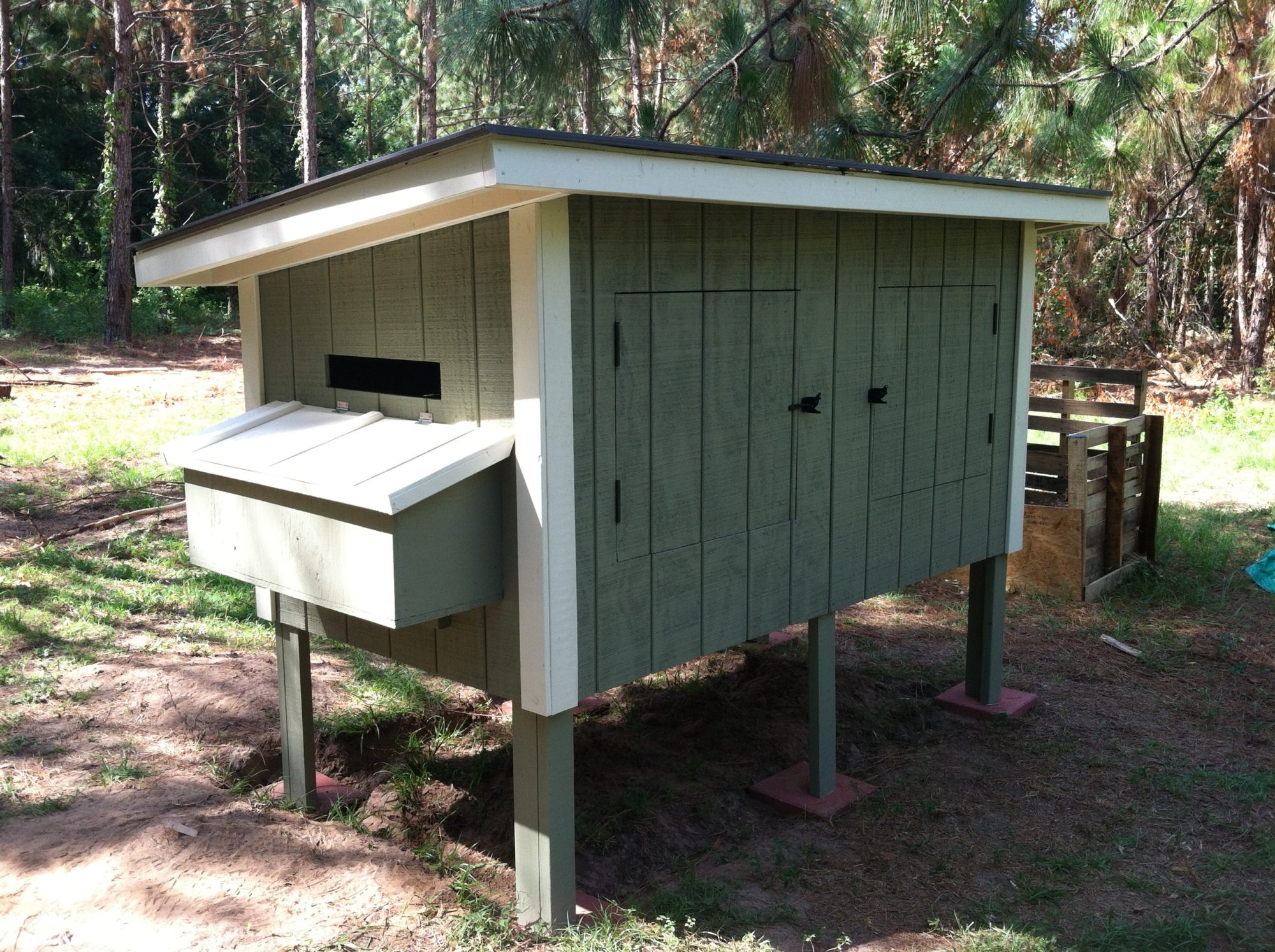 ... FREE chicken coop plan (nice one too) on the Purina Mills Website