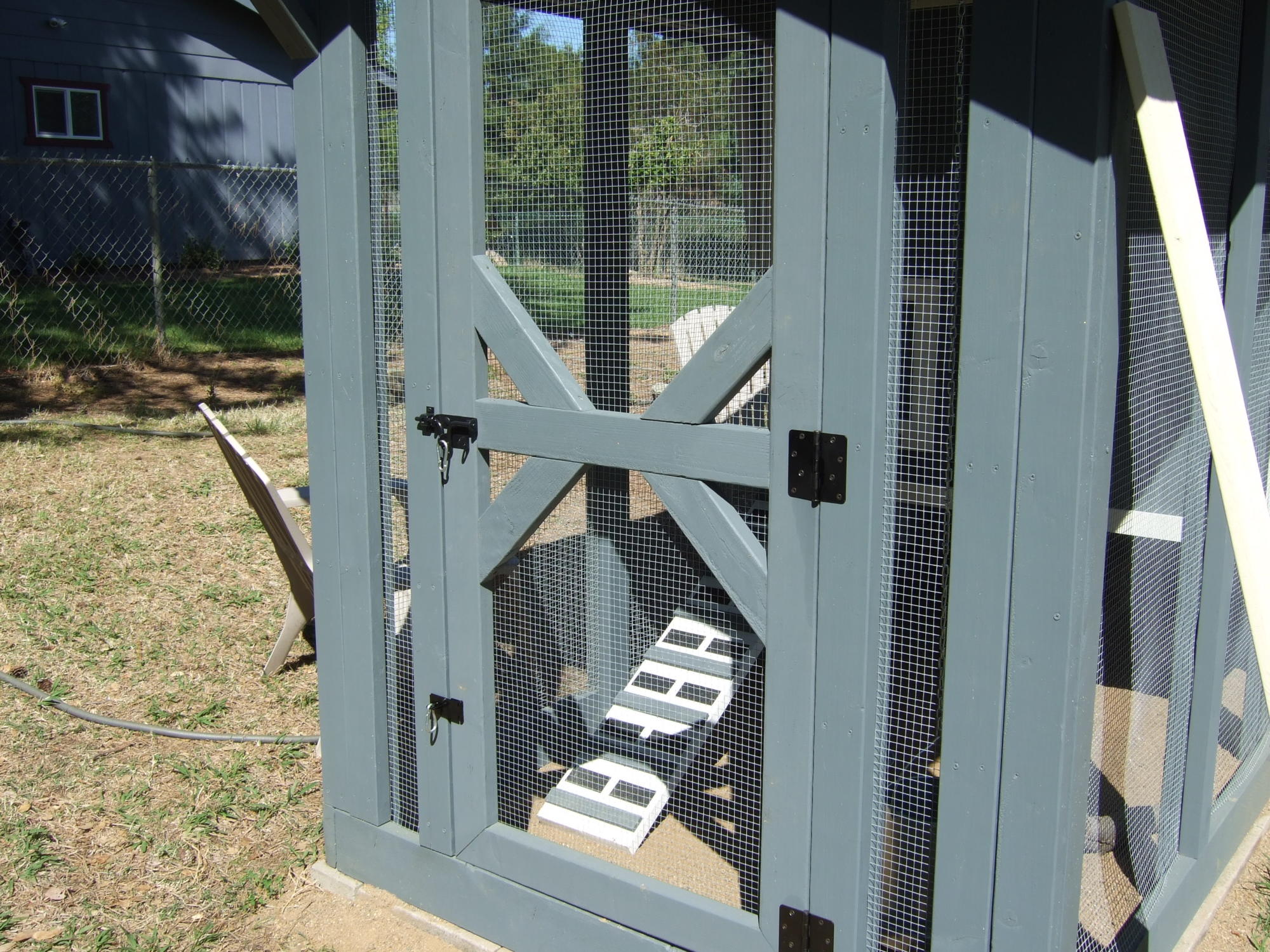 Chicken Coop 04-21-2012 013.JPG
