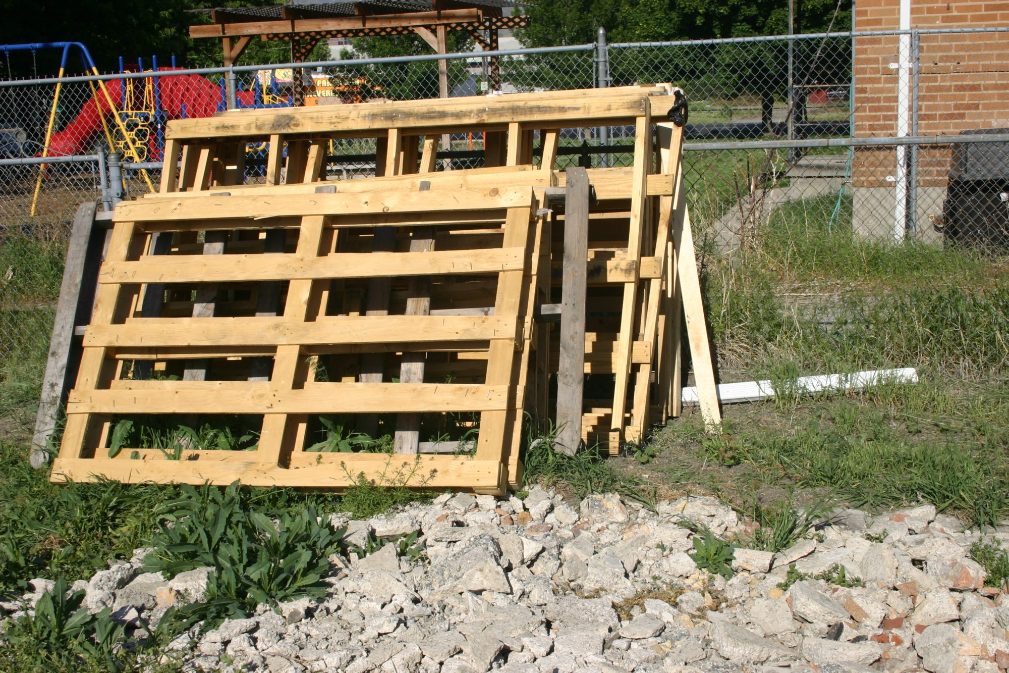 GOAL: Chicken Coop for under $50 with Pallets! (**Progress Pics!**)