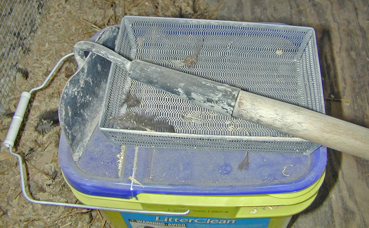 Poop Board Wire Mesh Sifter "basket" UNDER Sweet PDZ or Stall Dry that can be lifted out...hmmmmmmm?